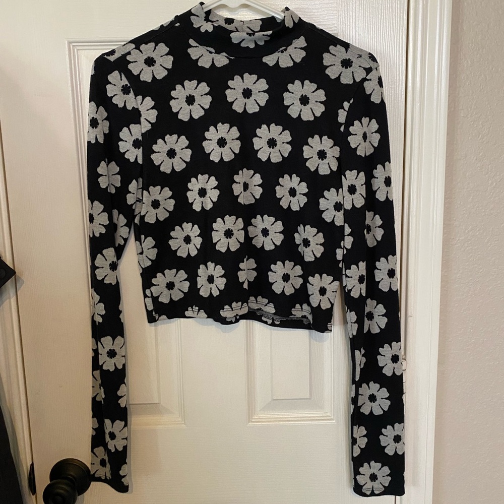 Billabong Black and White Long Sleeve Crop Tee